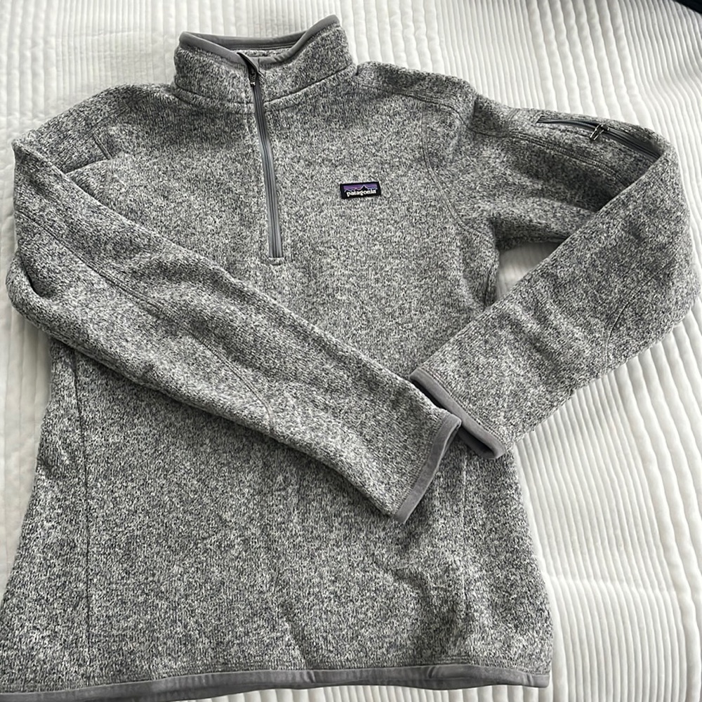 Like new grey Patagonia quarter zip